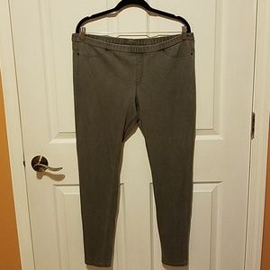 HUE Pants & Jumpsuits - Hue stretchy jeggings HUE Pants & Jumpsuits - Hue stretchy jeggings
